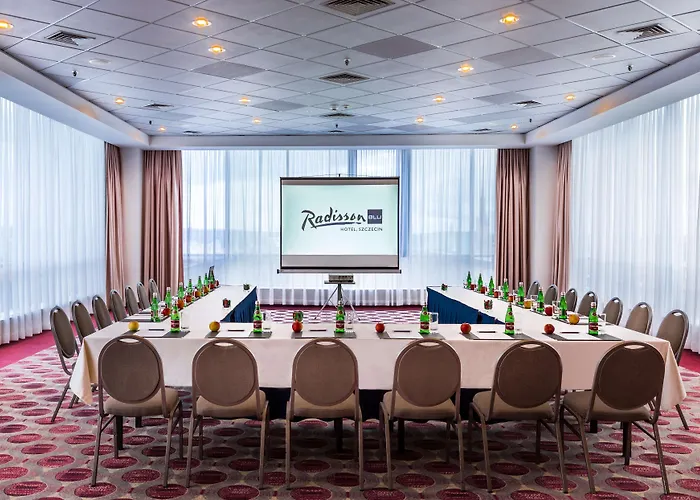 מלון Radisson Blu 4*